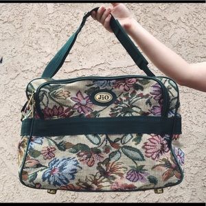 ::SOLD:: THE cutest carpet travel bag